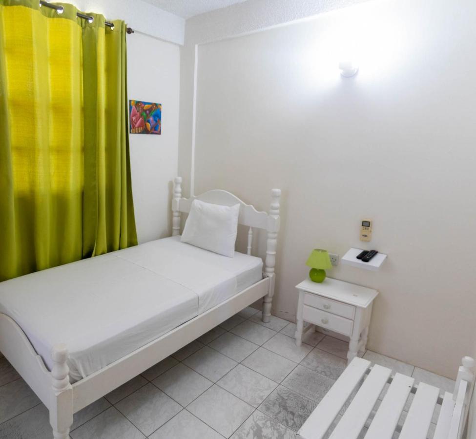 St. James Guesthouse Roseau Exterior photo